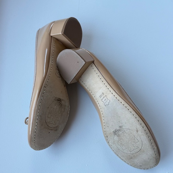 Tory Burch Chelsea Charm Patent Leather Pump Block Heel - Picture 3 of 6